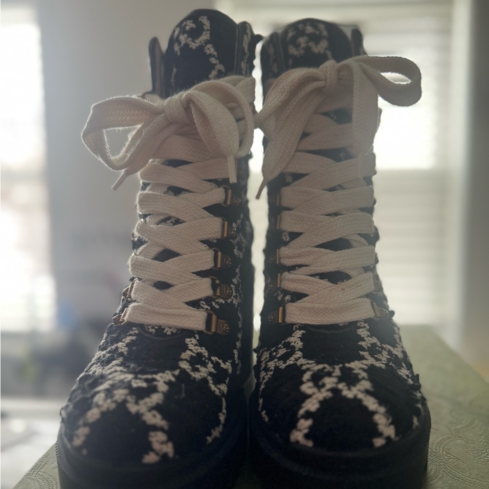 Gucci Women's Heeled Lace Up Combat Ankle Boots GG Tweed